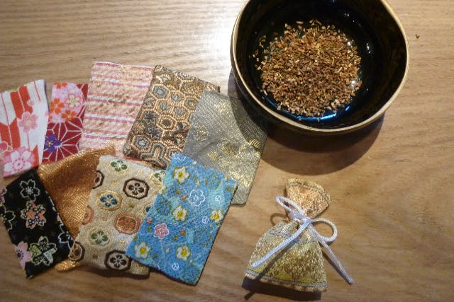 越前和ろうそくの灯と香袋作り体験