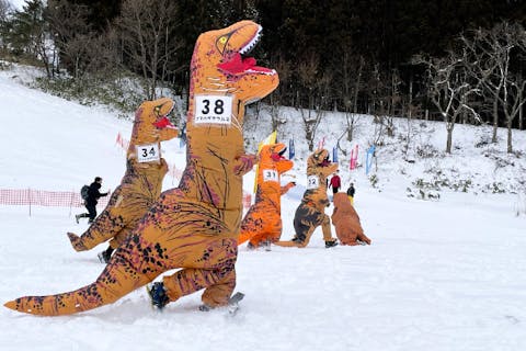 【秋田県・三種町】雪上ティラノサウルスレース in 惣三郎沼公園
