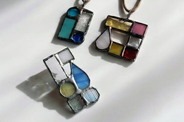 初心者向けステンドグラス体験｜ペンダントorブローチ（2時間）