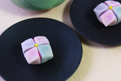 【東京・千駄木・和菓子作り体験】練り切り２種作りと簡単な抹茶点てレッスン＆試食(180分)