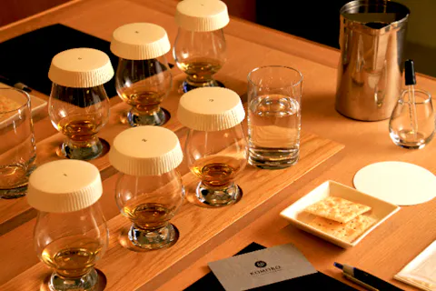 世界が注目するウイスキー蒸留所や、個性あふれるワイナリーをめぐる 『こもろ周遊バスで行く ほろ酔い酒旅』