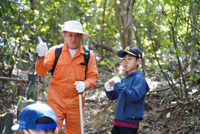 やんばる名物ガイド「宮城さんと行く」バードコール＆ネクマチジ岳トレッキング（やんばる世界自然遺産）