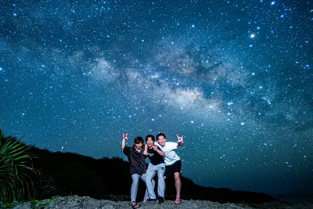 沖縄・宮古島』絶景星空フォト！満点の星のもと特別な瞬間を。一組ずつ 