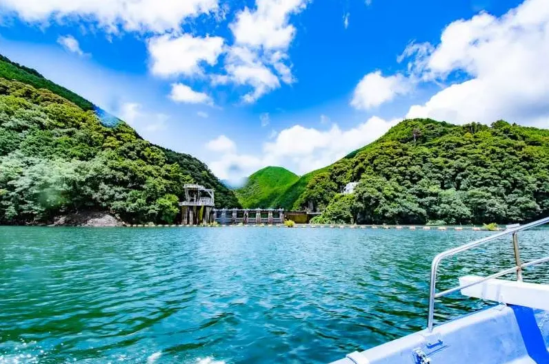 合川ダム湖遊覧船