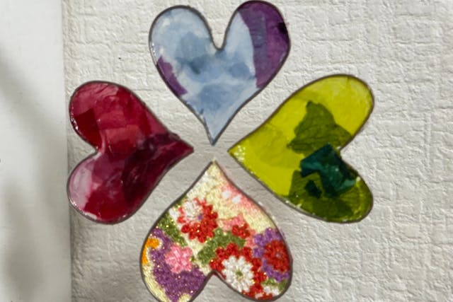 【宮城・仙台駅徒歩圏内・ステンドフラワー】まるでステンドグラス！本物のお花(プリザーブドフラワー)を使ったアート、ステンドフラワー製作体験「日本伝統の西陣織リボン使用のクローバー 」（1個）