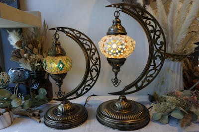 名古屋・栄・手作りランプ】三日月の金具が印象的なスタンド型トルコ