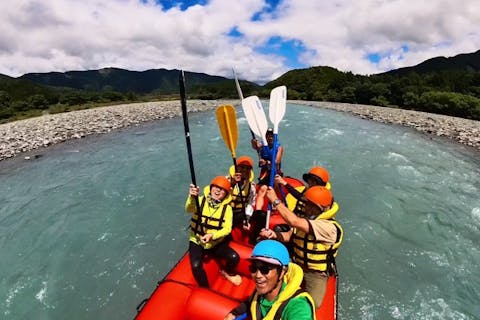 【静岡】1グループ貸切！大井川ラフティングでちょっと本気の水遊び♪【ご家族、お友達同士やカップルにおススメ◎】