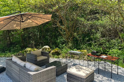 【茨城・日立市】渓流プライベートBBQ・食材持ち込み｜緑とせせらぎで非日常体験！別予約でサウナ利用可