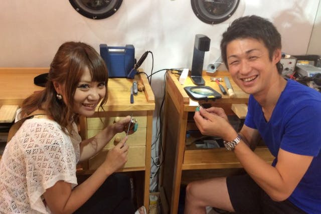 原宿でデートしながらチタンの指輪の手作り体験