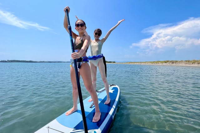【浜松・浜名湖】赤い大鳥居がある無人島でサップ体験！開放感のある貸切ビーチでリフレッシュ！レンタルサンダル無料！