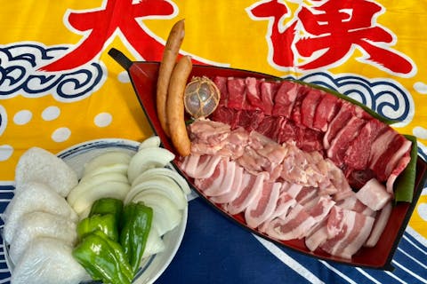 【鳥取・浦富海岸・クルージング＆BBQ】アソビュー限定！お手軽BBQ＜お手軽焼肉セット＞と浦富海岸島めぐり遊覧船セット券