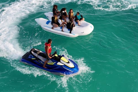 前浜ビーチでバナナボート等マリンジェット３種類