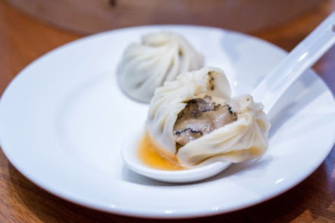 【台湾・台北・グルメ】鼎泰豊（ディンタイフォン）台湾全店舗で使える満喫セットお食事券- 特別コース-小籠包コンプリートセット＜1名参加＞の画像を表示しています