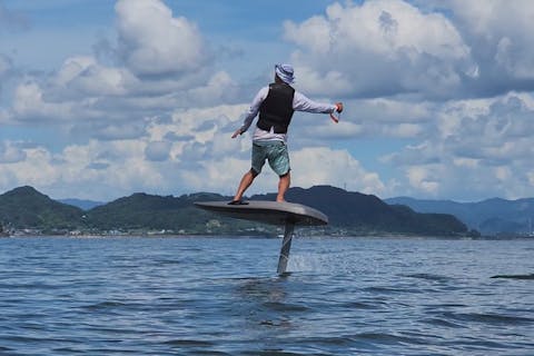 [鹿児島市/南さつま市]水上に浮かぶサーフィンE-FOIL60分体験 2名様よりお申込可