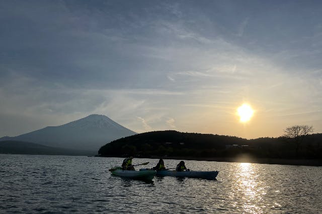 【早朝or夕方カヤックレンタルプラン】静寂の奥山中湖でカヤック体験してみませんか？ワンちゃんも一緒！OK！