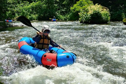 【北海道・ニセコ・パックラフト】操作性抜群の一人乗りボート、パックラフト。