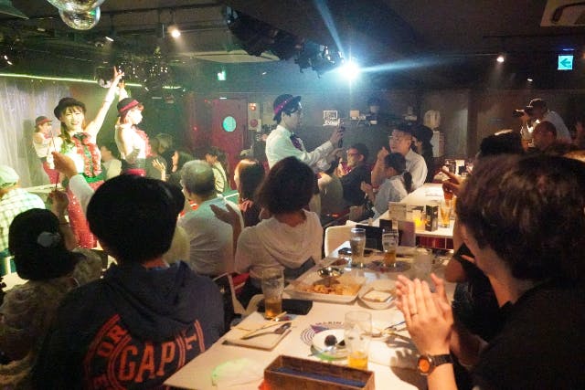 【女子会観劇＆夜遊び☆】本格ダンス＆ものまねショー（お料理もついてお得）
