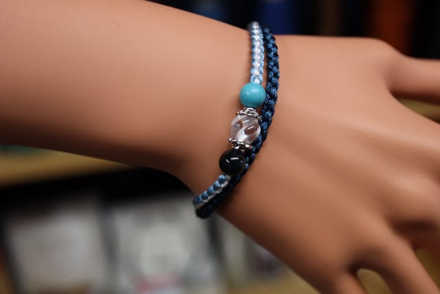 【京都・二条城周辺】組みひもとパワーストーンのWブレスレット作り体験