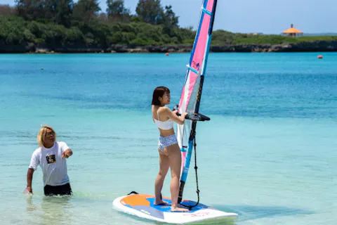 【沖縄・宮古島・ウインドサーフィン】☆スクールあり☆初心者大歓迎☆完全貸切☆お一人様からOK☆ベテランスタッフが丁寧にサポート‼