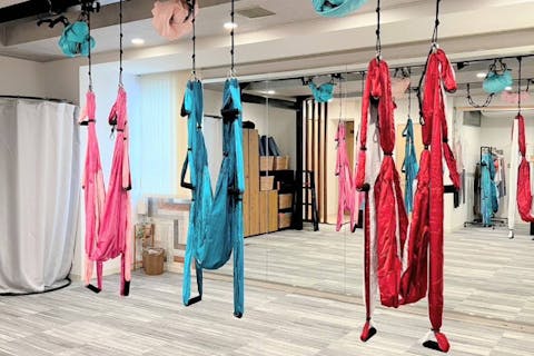 【大阪・枚方市】少人数制で初めてでも安心！空中ピラティス体験レッスン