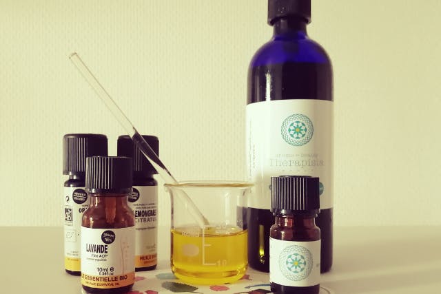 五感で香りを感じて作る！美容オイル作り60＆アロマボディトリートメント70分　お一人様限定