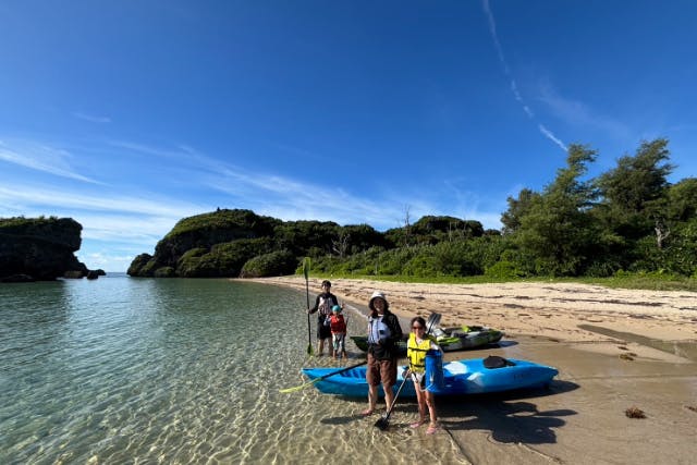 【沖縄・うるま市】初心者大歓迎！1組完全貸切、写真データ無料プレゼント！SUP or Kayakツアー！東海岸の秘境ビーチで最高の思い出を作ろう♪