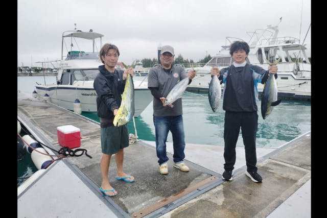 【沖縄•糸満•釣り船】手ぶらでライトトローリング体験！初心者でも大丈夫！道具コミコミプラン！対象魚（スマカツオ•シイラ•キハダマグロ）等