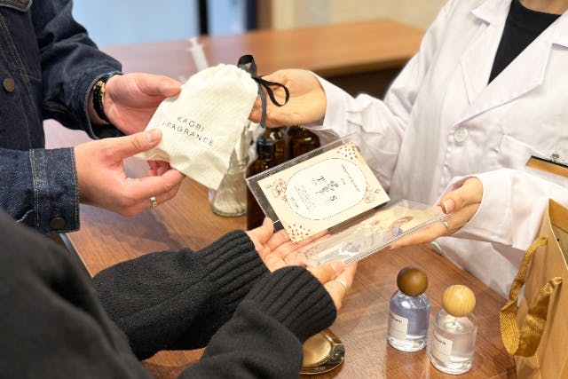 【2025/11/17 NEW OPEN！ 東京/浅草 手作りフレグランス製作 調香体験】世界にひとつ！40種類以上のハイグレード香料から選ぶ★フレグランス製作体験/50ml★ 無料でラメ色付け可能！