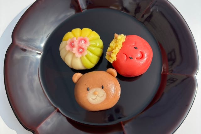 【東京・浅草・和菓子作り】『午前プラン』浅草で楽しむ和菓子作り＆抹茶体験 ～季節の練り切りをつくろう～