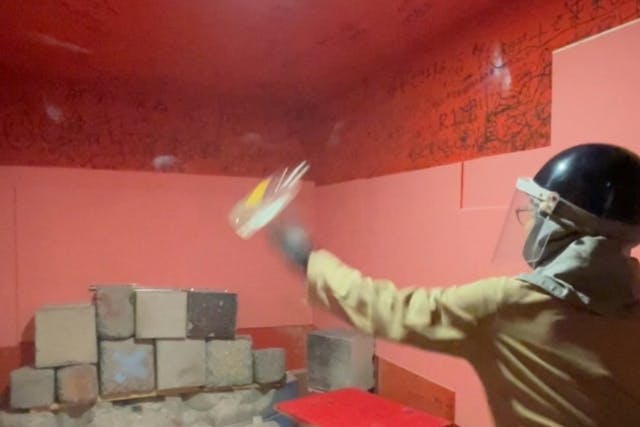 【愛知・名古屋市北区・アクティビティ】瓶投げ 15本 お手軽に破壊体験！爽快感ハンパないっす