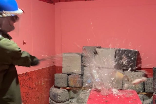 【愛知・名古屋市北区・アクティビティ】投げ＆鉄筋フルスイング　18本　一撃でスッキリ！力の限り破壊し尽そう