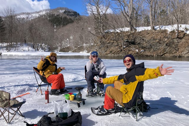 「アイスリバーサイドスノーシューツアー」日高山脈襟裳十勝国立公園の麓 山河に恵まれた最高の冬のロケーションとリバーアイスを愉しむ！