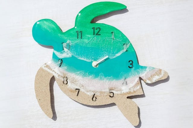 【沖縄北谷】当日参加大歓迎！「ウミガメの壁掛け時計」レジンアート体験