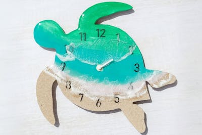 沖縄北谷】当日参加大歓迎！「ウミガメの壁掛け時計」レジンアート体験