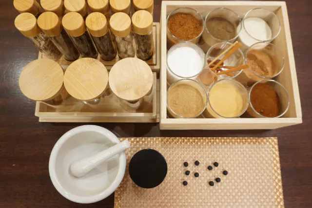 【京都・烏丸五条・練香手作り体験】源氏物語の香りを体験！季節の調合含む数種類の調合レシピから選べる練香手作り体験！〜平安貴族の香りをあなたの手で〜