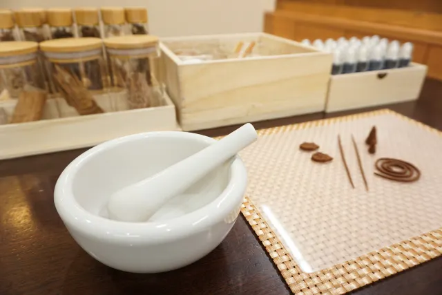 【京都・烏丸五条・お香手作り体験】数種類の調合から選べる♪初心者OK！練って自由に成形できる！（材料費込）