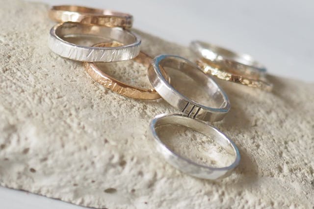 【神戸三宮・アソビューギフト、手作りリング、バングル】プライベート空間も選べる！テクスチャーペアリング、バングル