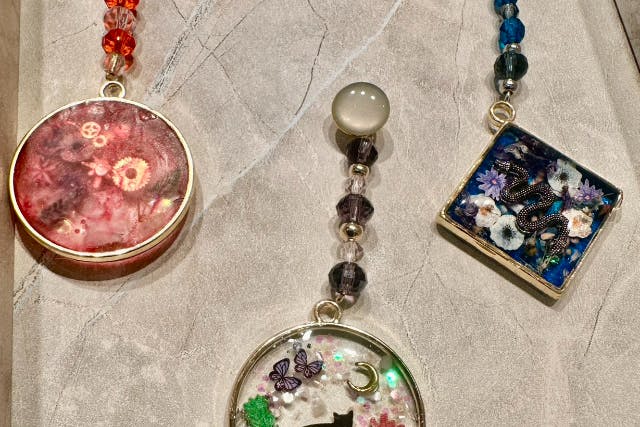 [浅草公会堂前・和小物作り体験]お気に入りのパーツを選んで、自分だけの羽織紐・帯留・根付を作ろう！