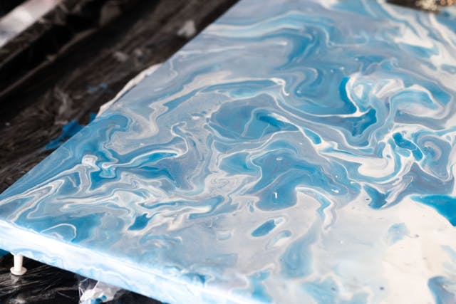 【熊本・川尻／ポーリングアート体験】偶然が描く色の世界｜ドリンク付き・初心者歓迎・元美術教師がやさしくサポート