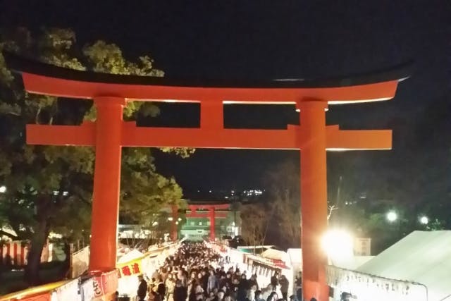 【京の年末年始!】除夜の鐘とをけら詣り、そして初詣！-京都で３つの年越し体験！‐〈専用車１台8名様限定〉