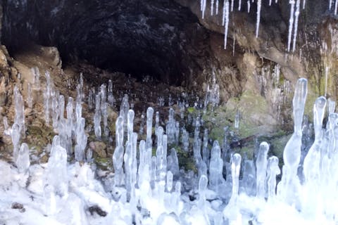 【福島・飯坂温泉・スノーシュー】廃トンネルへ氷のタケノコを見に行くスノーハイク