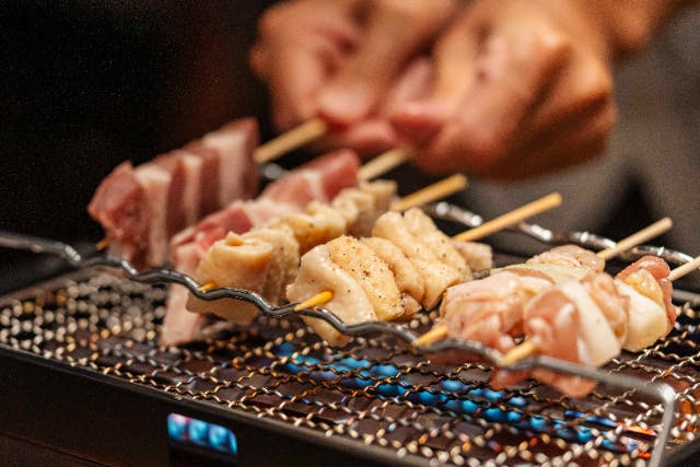 アウトドアで作って食べる〜焼き鳥職人体験＆宿泊プラン
