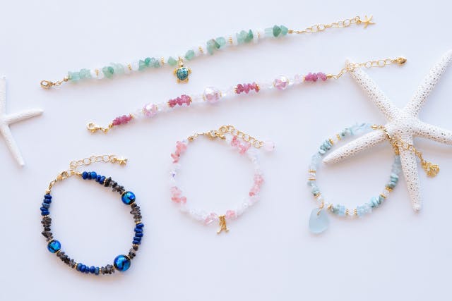 【沖縄・宮古島】天然石（さざれ石）やシェル、サンゴを使った「さざれ石ブレスレット」作り！