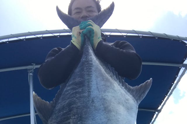 【久米島　はての浜】　獲れたて魚が味わえる！！海人と行く漁師体験ツアー