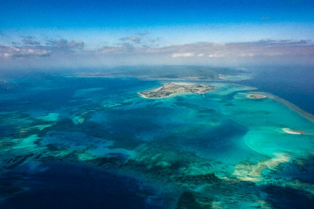 【沖縄・石垣島】ヘリコプタークルージング15分（石西礁湖　Coral Crownコース）