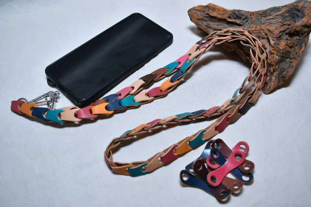 【埼玉県所沢】自家焙煎カフェで楽しむスマホショルダーストラップのワークショップ