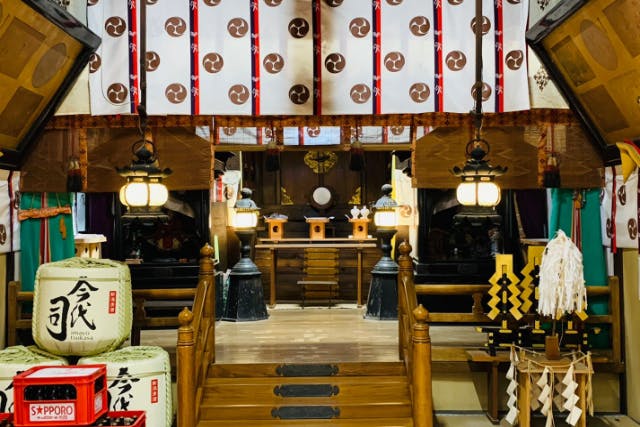 神社で神酒のプライベートテイスティング　英語・中国語対応ガイド付き