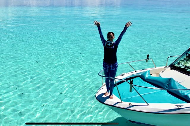 【宮古島／送迎可】貸切チャーターボートで周りを気にせず優雅にプライベートな一時を！　おタバコ、ご飲食など自由！ドローン撮影やシュノーケルセット等無料、個室トイレ、冷房完備