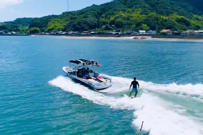 山口・柳井】本格ウェイクサーフィン体験20分｜Nautiqueボート使用