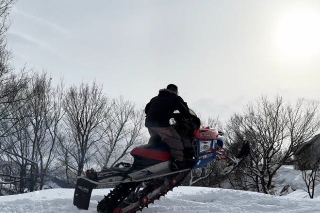 免許不要！5歳から大人まで楽しめるスノモービル体験操縦